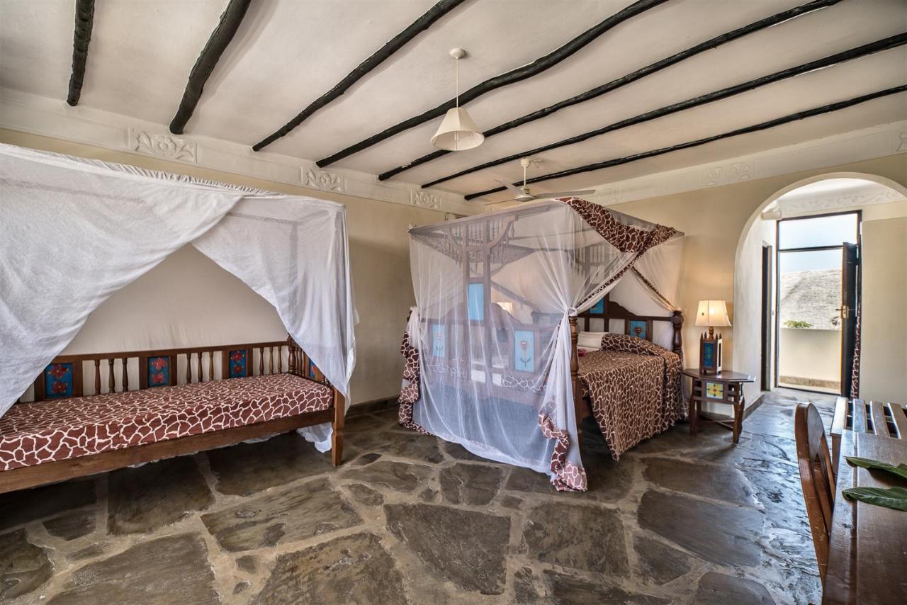 Jacaranda Beach Resort Watamu Exterior foto