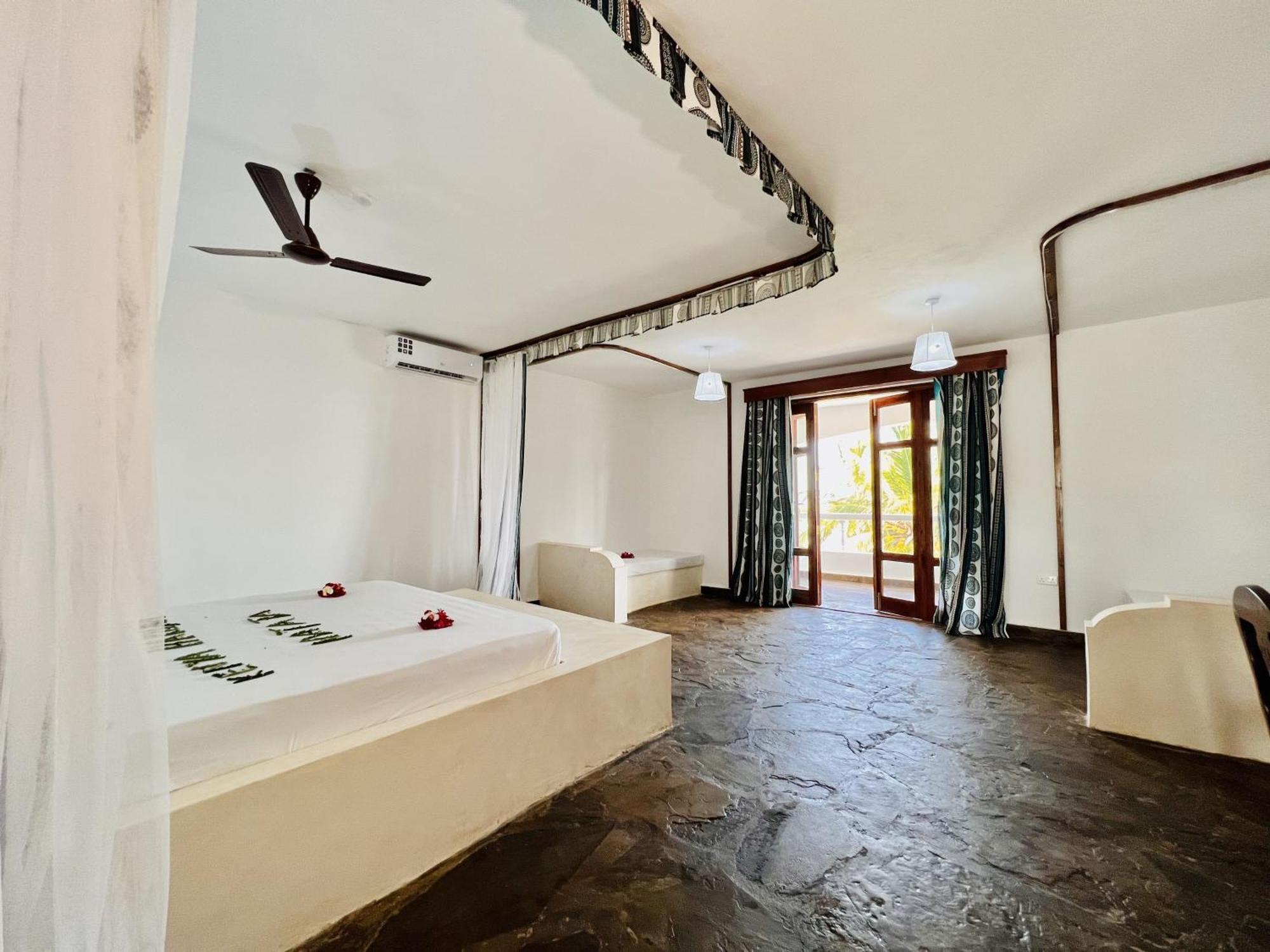 Jacaranda Beach Resort Watamu Exterior foto